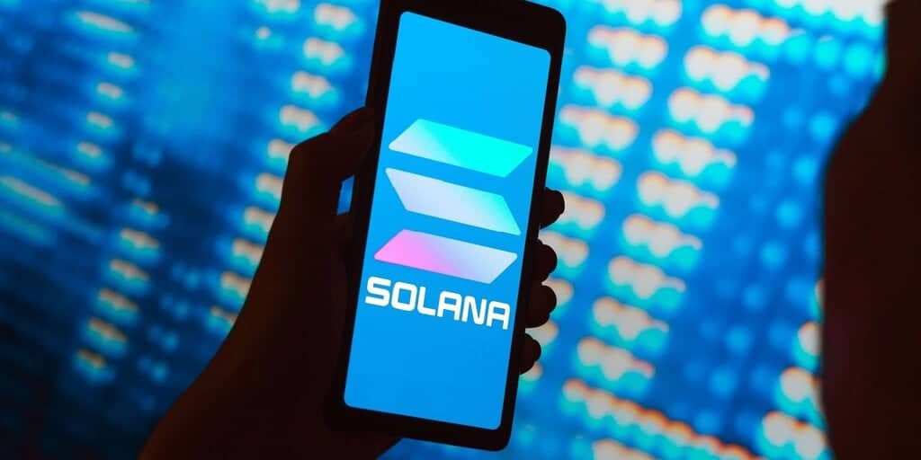 Solana Surges Past Ethereum: Decoding July's Historic DeFi Trading Shift